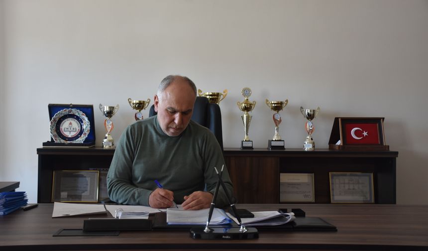 Gümüşhane'de 43 yıl önce mezun olduğu ortaokulda müdürlük yapıyor