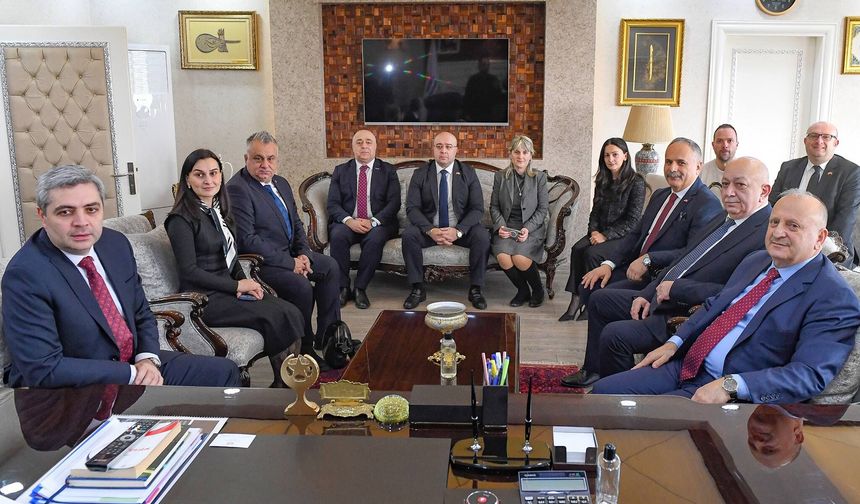 Gürcistan'ın Ankara Büyükelçisi Kalandia, Ünye Belediye Başkanı Tavlı'yı ziyaret etti
