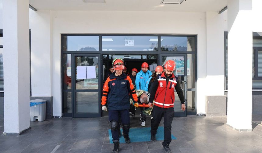 Karabük'te Deprem Haftası dolayısıyla tatbikat düzenlendi
