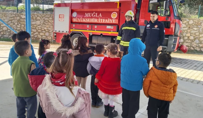 Miniklere yangın güvenliği eğitimi