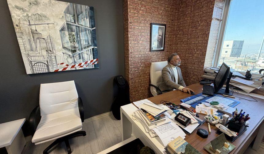 Ressam göz doktoru, sanatın iyileştirici gücünü hastalarıyla paylaşıyor