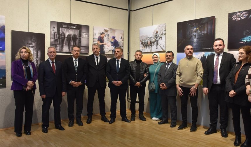 Trabzon'da sağlık çalışanlarının çektiği fotoğraflardan oluşan sergi açıldı