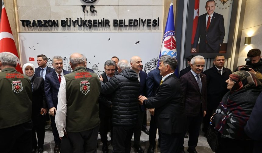 Ulaştırma ve Altyapı Bakanı Uraloğlu, Trabzon'da bayramlaşma töreninde konuştu: