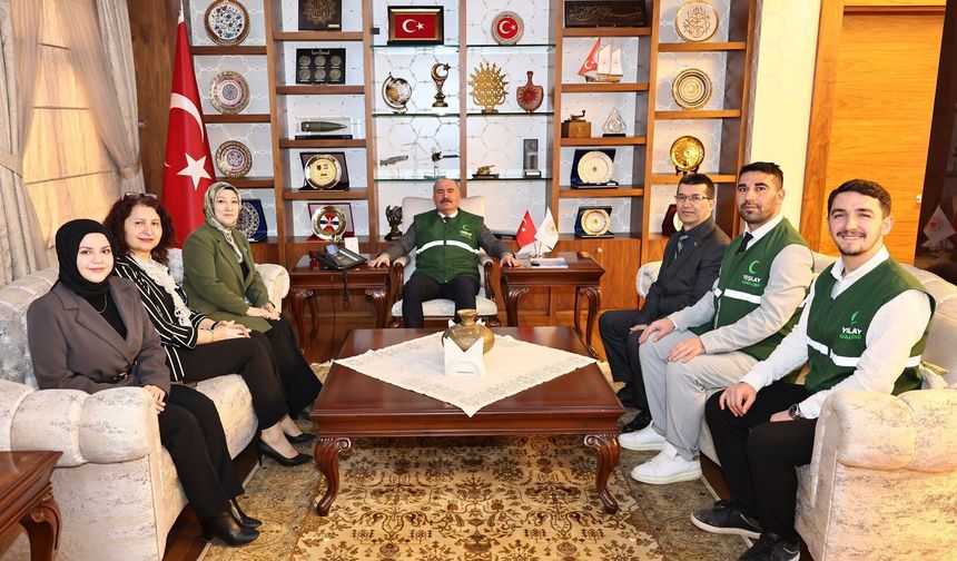 Vali Çalgan, Yeşilay yöneticilerini kabul etti