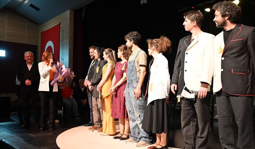 “IŞILTILI HAŞERAT” OYUNU BEĞENİLDİ