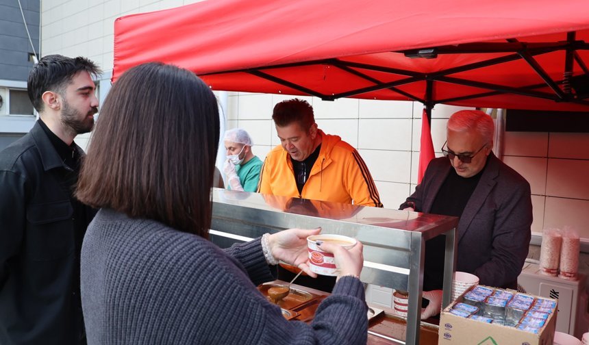 Amasya Üniversitesinde öğrencilere vize döneminde çorba ikram ediliyor