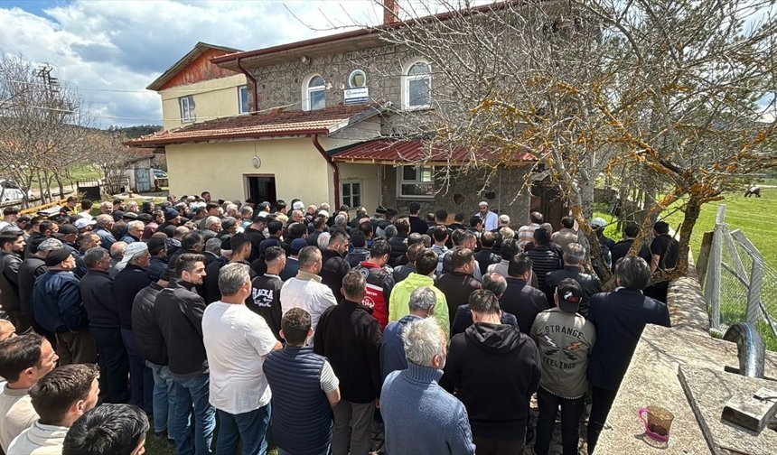 Bolu'da annesi tarafından öldürülen 2 aylık bebeğin cenazesi toprağa verildi