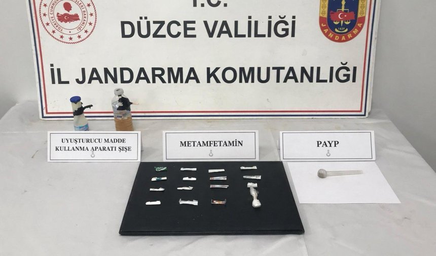 Düzce'de aracında sentetik uyuşturucu ele geçirilen zanlı gözaltına alındı