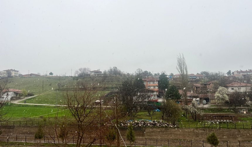 Hamamözü'nde nisan ayında kar yağdı