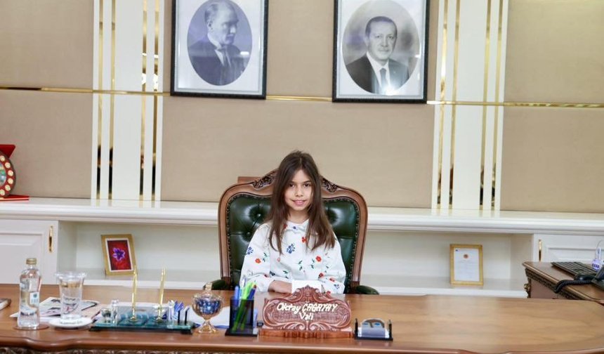 Karabük Valisi Çağatay, koltuğunu öğrenciye devretti