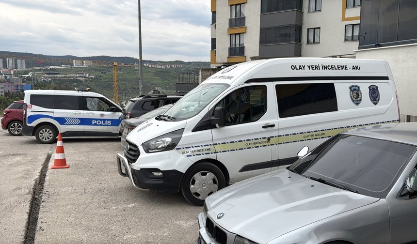 EVİNİN ÖNÜNDE ÖLÜ BULUNDU