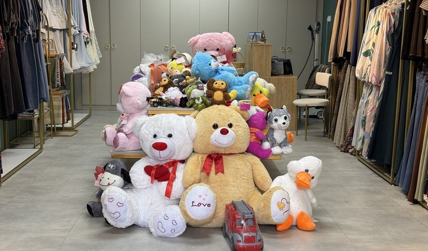 Rize'de iş yeri açılışında sevgi evlerindeki çocuklar için oyuncak toplandı