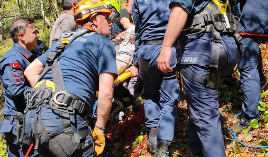 Samsun'da kayalık alana düşen vatandaş AFAD'ın ipli istasyon sistemiyle kurtarıldı