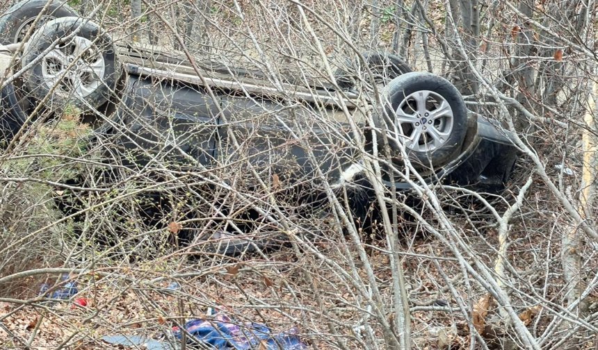 Tokat'ta devrilen otomobildeki 2 kişi yaralandı