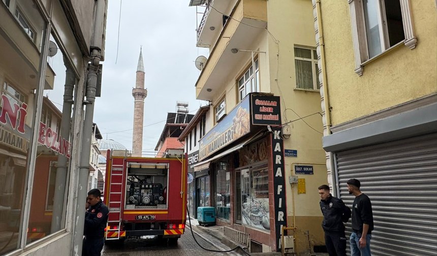 Vezirköprü'de bir evde çıkan yangın söndürüldü