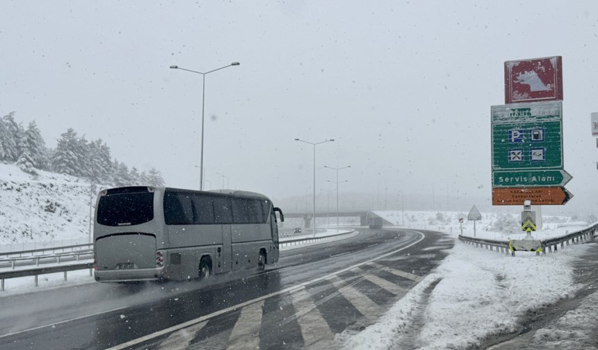 Anadolu Otoyolu'nun Ankara kesiminde kar etkili oluyor