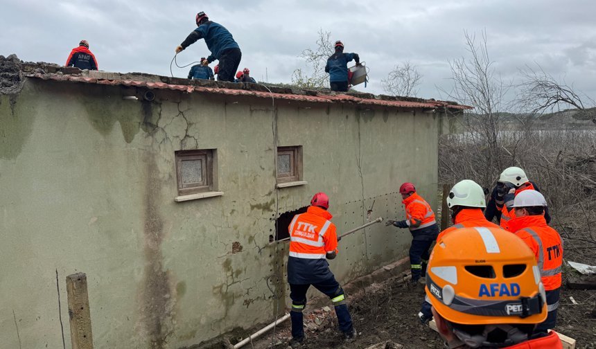 Bartın'da sel afeti saha tatbikatı gerçekleştirildi