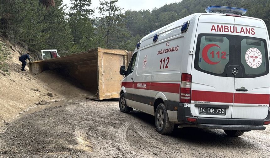 Bolu'da devrilen hafriyat kamyonunun sürücüsü öldü