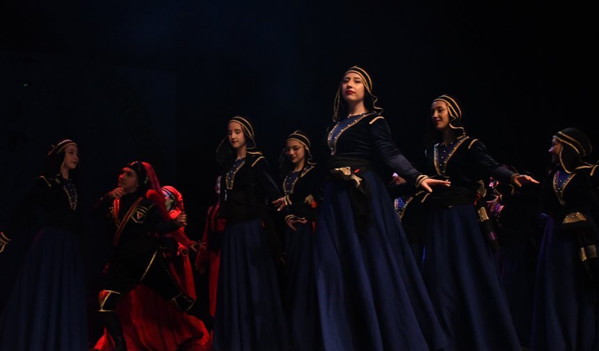 Düzce'de 'Vardoba Gürcü Gecesi' renkli görüntülere sahne oldu