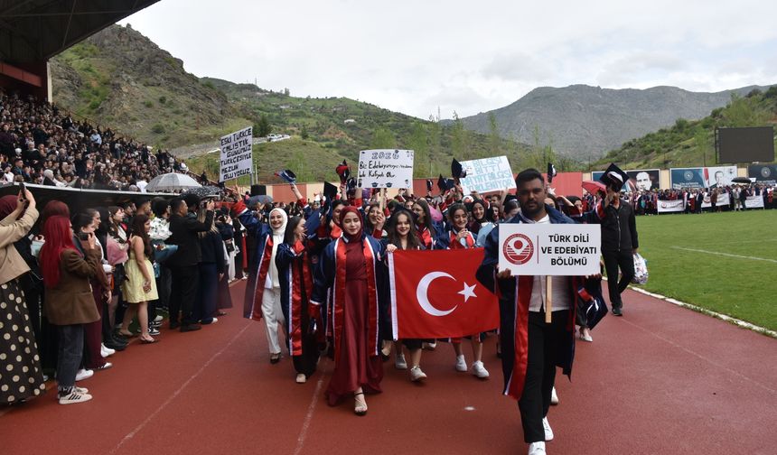 Gümüşhane Üniversitesi'nde mezuniyet töreni düzenlendi