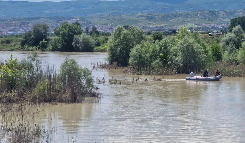 Tokat'ta Kelkit Çayı'na düşen 2 genci arama çalışmaları sürüyor