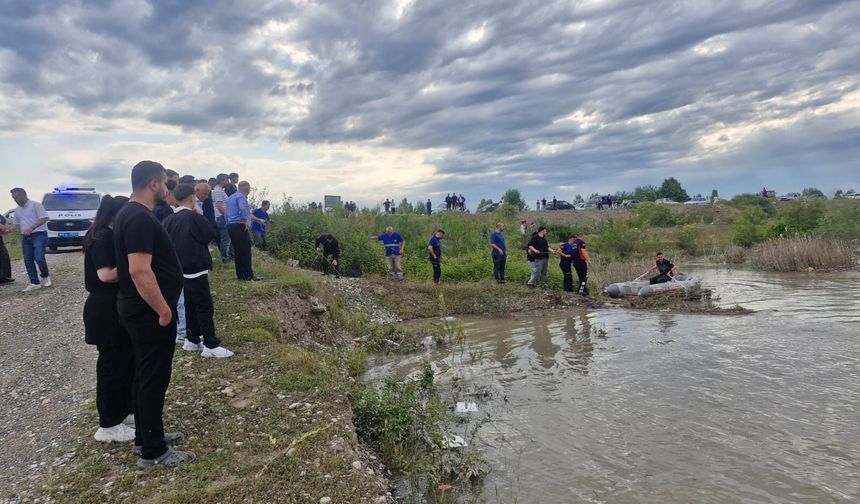 Tokat'ta Kelkit Çayı'na düşen 4 kişiden 2'si kurtarıldı, 2 kişi akıntıya kapılarak kayboldu