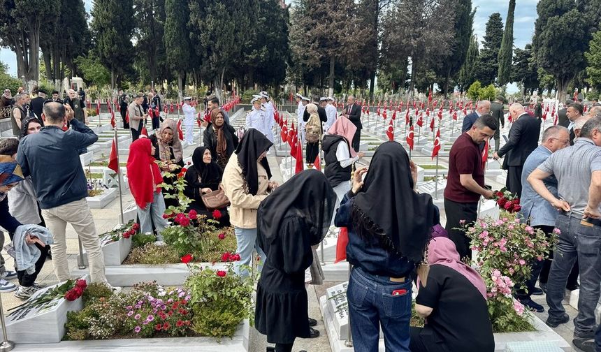 Trabzon Valisi Şahin'den şehitliğe ziyaret