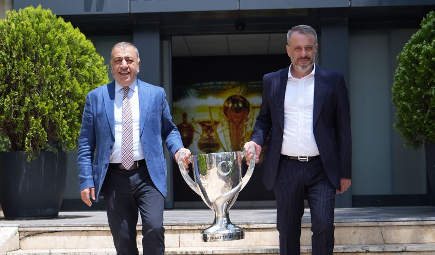 Trabzonspor, Ziraat Türkiye Kupası'nı müzesinde sergiliyor