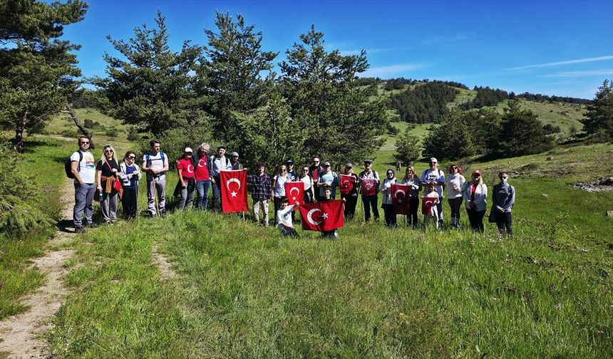 Amasya'da doğaseverlerden A Milli Takım'a destek yürüyüşü