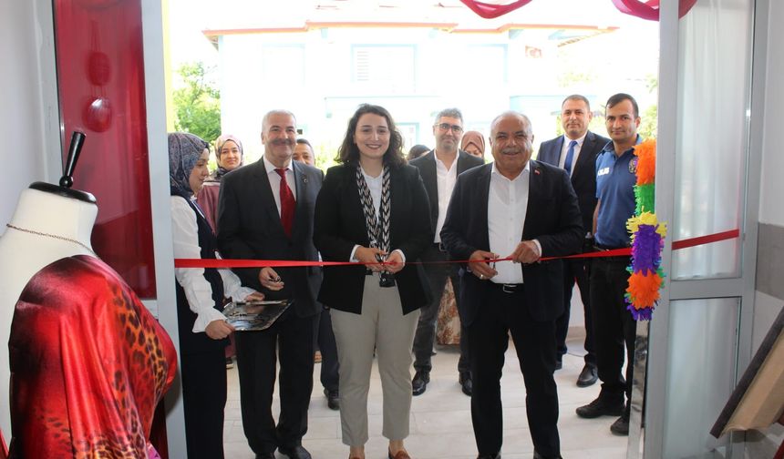 Dodurga Halk Eğitimi Merkezi yıl sonu sergisi açıldı