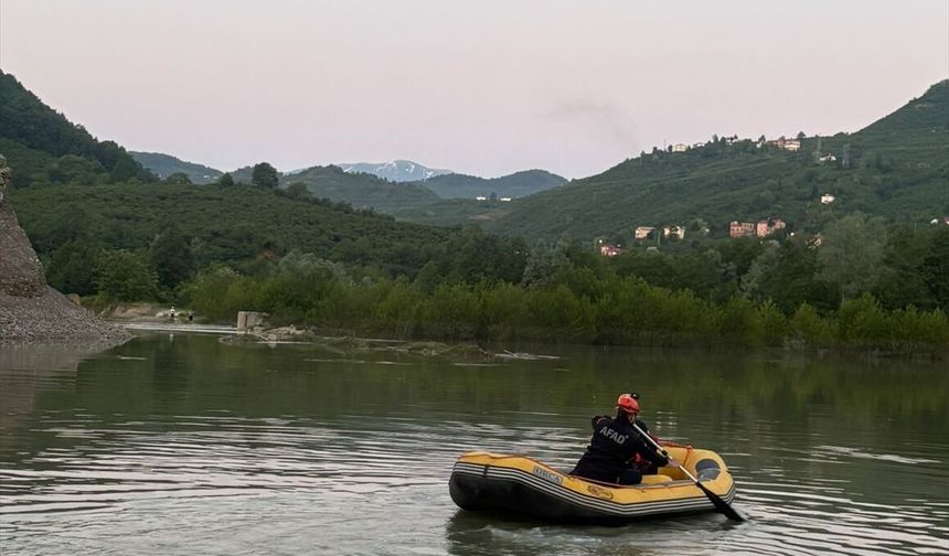 Giresun'da çayda mahsur kalan 2 kişi kurtarıldı