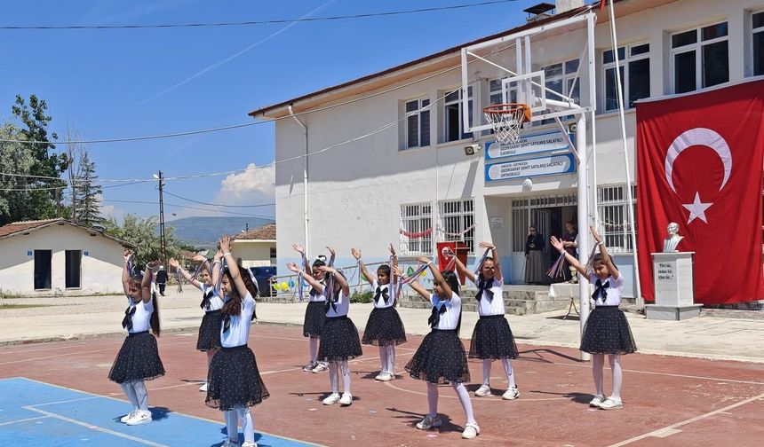 Göynücek'te öğrenciler yaz tatili öncesi şenlikte buluştu