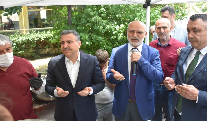 Gümüşhane'de aşure ikram edildi