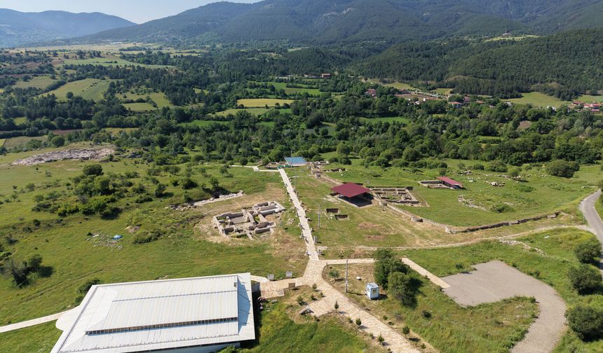 Karabük'teki antik kentte 1750 yıllık pitos mezar bulundu