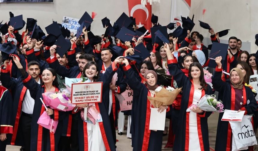 Merzifon'da fakülte ve yüksekokul öğrencileri için mezuniyet töreni düzenlendi