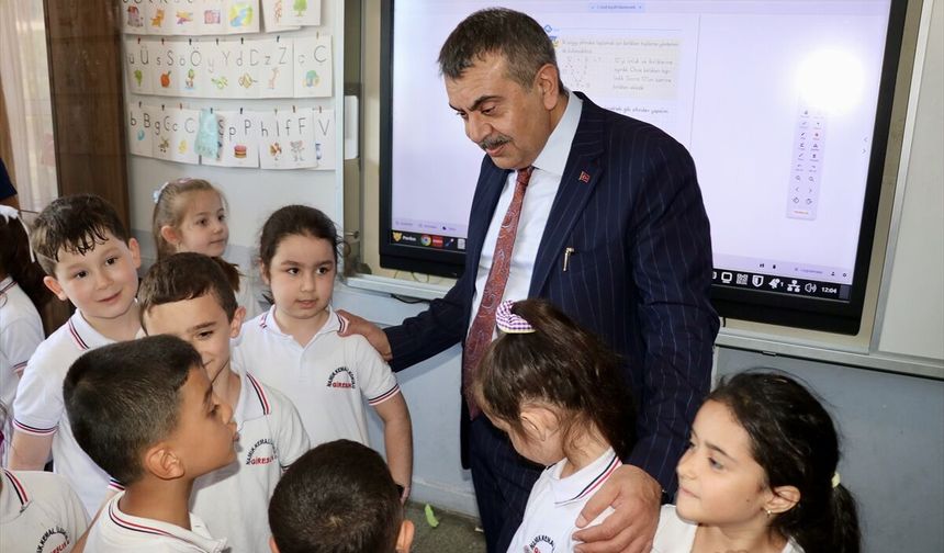 Milli Eğitim Bakanı Tekin, Giresun'da ziyaretlerde bulundu
