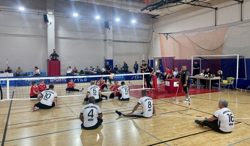 Oturarak voleybolda 1. Lig ve Süper Lig terfi müsabakaları Bolu'da devam ediyor