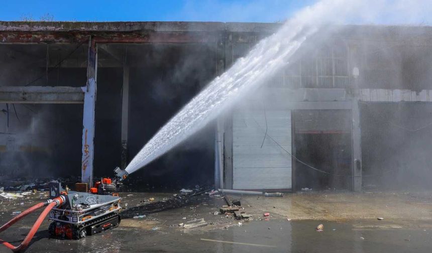 Samsun Büyükşehir itfaiyesinde 'Yangın söndürme robotu' hizmete alındı