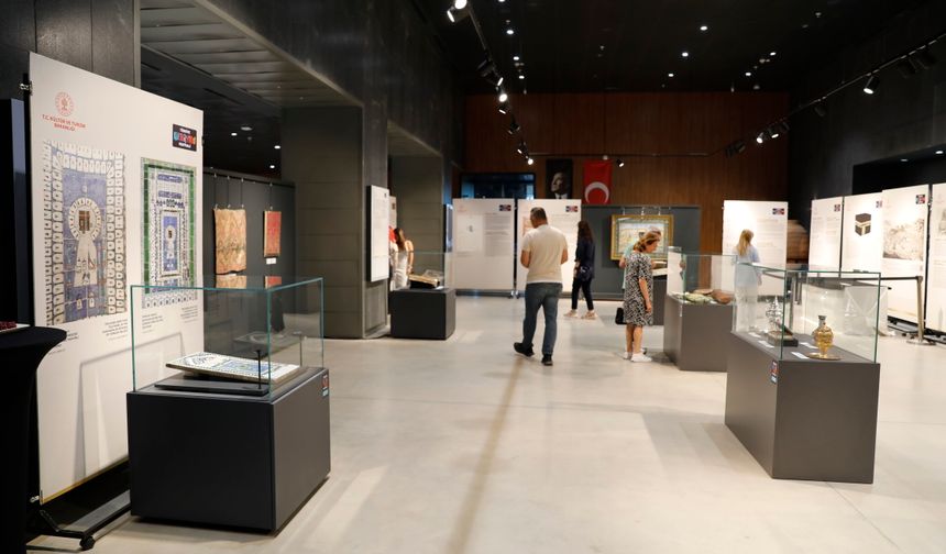 Samsun'da 'Osmanlı'nın Mukaddes Emanetleri' sergisi ilgi görüyor