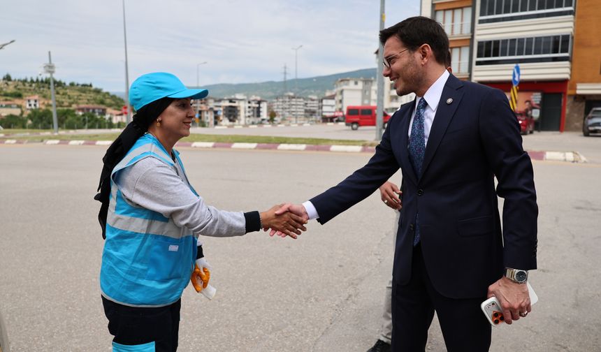 Tokat Belediyesine ait çöp taksiyi kadın sürücü kullanıyor