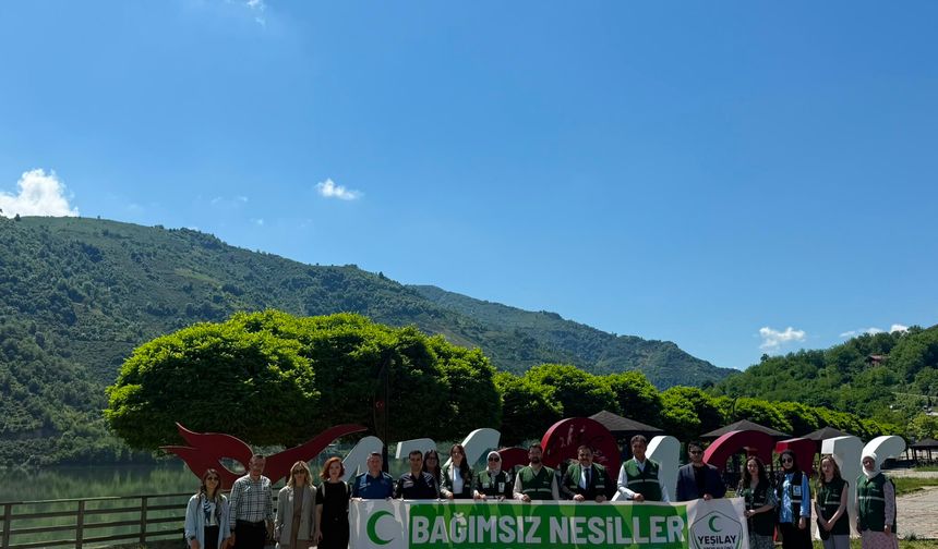 Yeşilay Ayvacık'ta bağımlılıkla mücadele kapsamında bilgilendirme yaptı