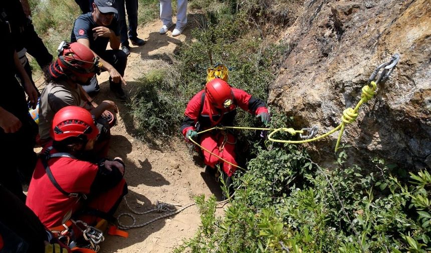 Çorum'da mağarada mahsur kaldığı ihbar edilen kişi için çalışmalara yeniden başlandı