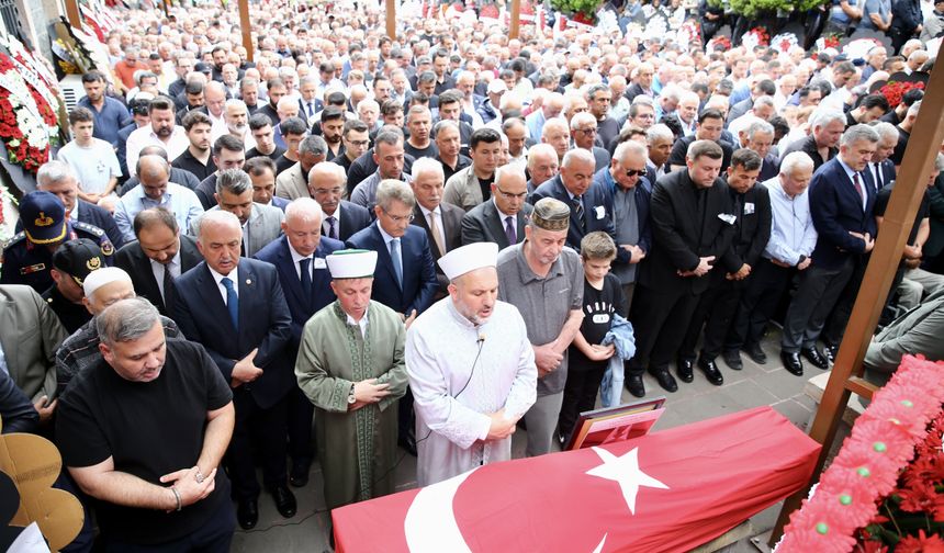 Eski Devlet Bakanı Kara'nın cenazesi Giresun'da defnedildi