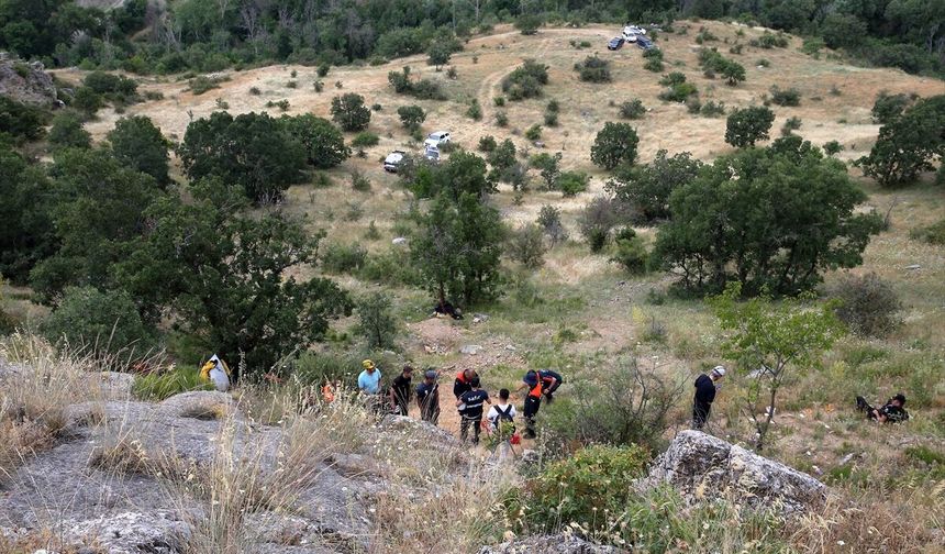 GÜNCELLEME - Çorum'da mağarada mahsur kalan kişinin cenazesine ulaşıldı