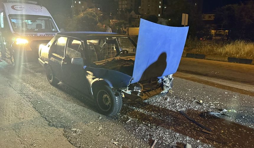 Kastamonu'da tırla çarpışan otomobildeki 5 kişi yaralandı
