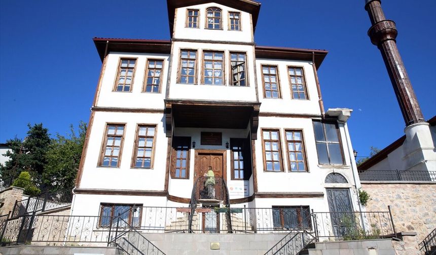 Kastamonu'nun 'Halime Çavuş'ları okullara kütüphane kazandırmak için gayret gösteriyor