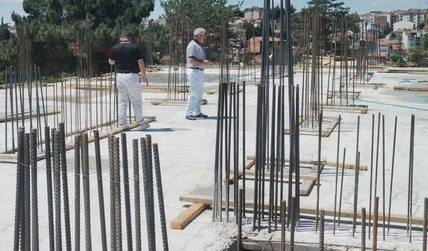 Merzifon'da okul inşaatı incelendi