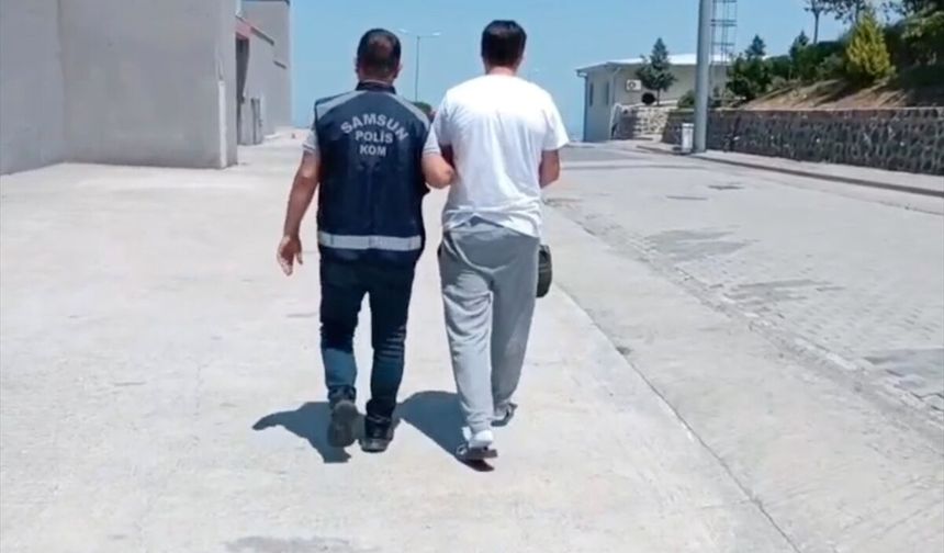Samsun'da aracın döşemesinin altına gizlenmiş 47 ruhsatsız tabanca bulundu