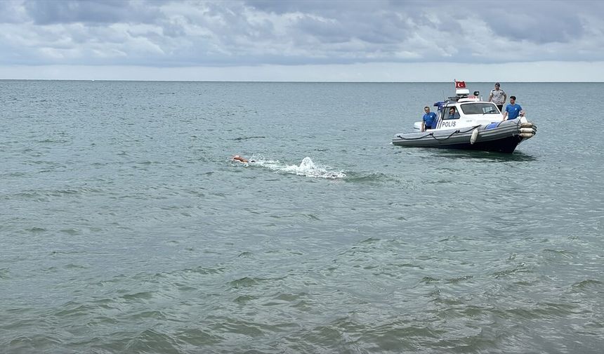 Samsun'da boğulma ihbarına giden ekipler denizde yüzen kişiyle karşılaştı
