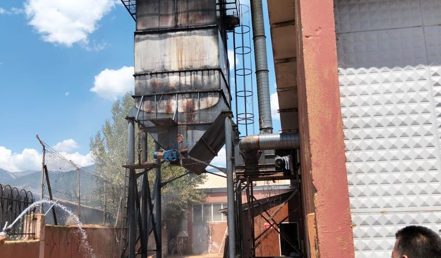 Tosya'da kapı fabrikasında çıkan yangın hasara neden oldu